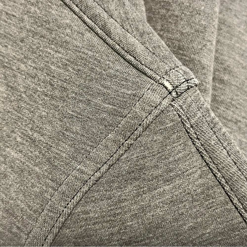 Lululemon Soft Ambitions Crop Crew
Heathered Graphite Grey - Picture 9 of 9
